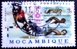 Selo postal de Moçambique de 1972 Steeplechasing and Swimming