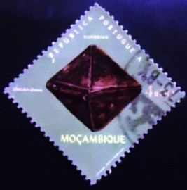Selo postal de Moçambique de 1971 Zircon