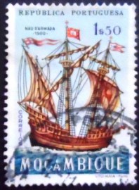 Selo postal de Moçambique de 1963 Galleon 1500