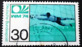 Selo postal da Alemanha de 1974 Goalkeeper saving goal