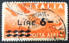 Selo postal da Itália de 1947 Clasped hands and plane