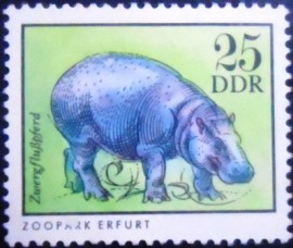 Selo postal da Alemanha Oriental de 1975 Pygmy Hippopotamus