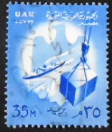 Selo postal do Egito de 1958 Loading of goods