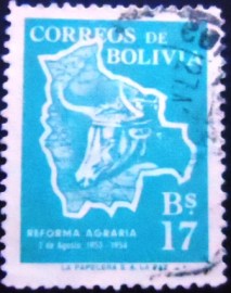 Selo postal da Bolívia de 1954 Ox inside Map of Bolivia