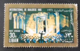 Selo postal do Líbano de 1973 Orchestra before Temple of Bacchus