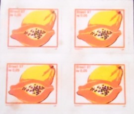 Quadra de selos postais do Brasil de 1999 Mamão Micro