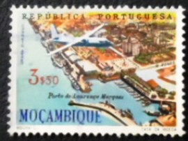 Selo postal da Moçambique de 1962 Harbour of Lourenco Marques