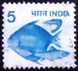 Selo postal da Índia de 1979 Hilsa Pomfret and Prawn