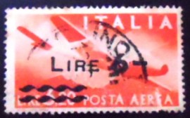 Selo postal da Itália de 1947 Clasped hands and plane
