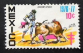 Selo postal do México de 1976 Recortando