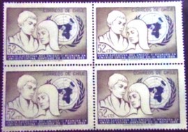 Quadra de selos do Chile de 1971 Young couple in front of UNO-Emblem