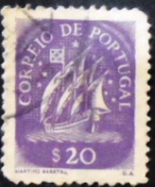 Selo postal de Portugal de 1943 Caravel 0,20