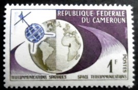 Selo postal de Camarões de 1963 Telstar and Globe