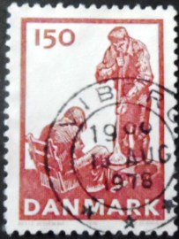Selo postal da Dinamarca de 1976 Blowing Glass