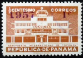Selo postal do Panamá de 1957 Tocumen Airport Surcharged