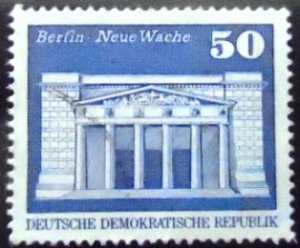 Selo postal da Alemanha Oriental de 1973 New Guardhouse Berlin
