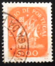Selo postal de Portugal de 1943 Caravel 5$