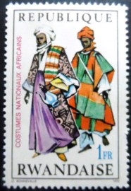 Selo postal de Ruanda de 1970 North Nigerian Ceremonial