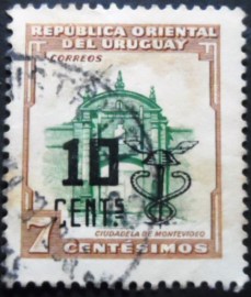 Selo postal do Uruguai de 1958 Entrance to the Citadel in Montevideo
