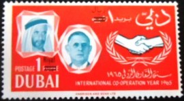 Selo postal de Dubai de 1966 Sheik Rashid ben Said and Charles de Gaulle