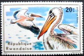 Selo postal da Ruanda de 1970 Great White Pelican