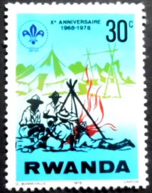 Selo postal da Ruanda de 1978 Campfire