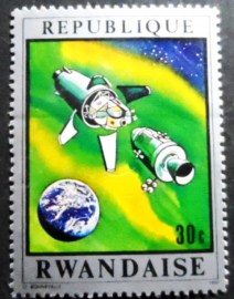 Selo postal da Ruanda de 1970 Second stage separation