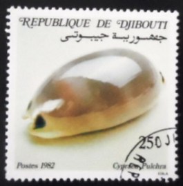 Selo postal do Djibouti de 1982 Lovely Cowry