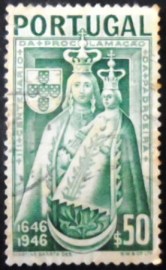 Selo postal de Portugal de 1946 Maria with Child Jesus