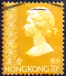 Selo postal de Hong Kong de 1977 Queen Elizabeth II with ornament