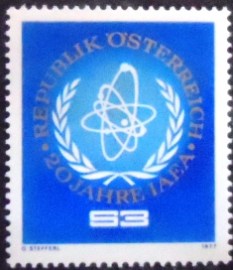 Selo postal da Áustria de 1977 International Atomic Agency