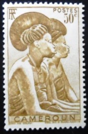 Selo postal de Camarões de 1946 Tikar Women