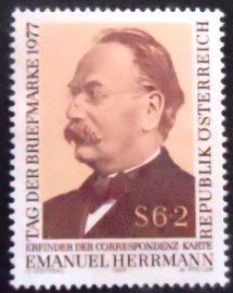 Selo postal da Áustria de 1977 Dr Emanuel Herrmann