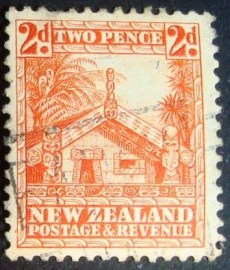 Selo postal definitivo da Nova Zelandia de 1936 - Carved Maori House