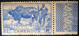 Selo postal definitivo de Camarões 1946 - Zebu and Herdsman